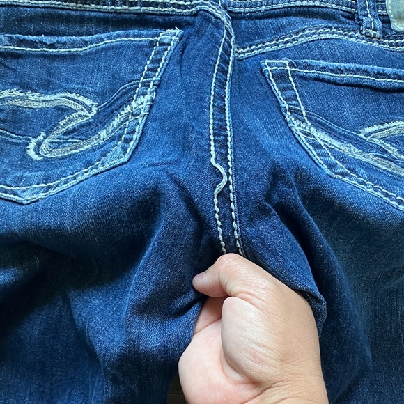 Silver Jeans Dark Blue Flare Jeans with Contrast Stitching - Picture 5 of 6